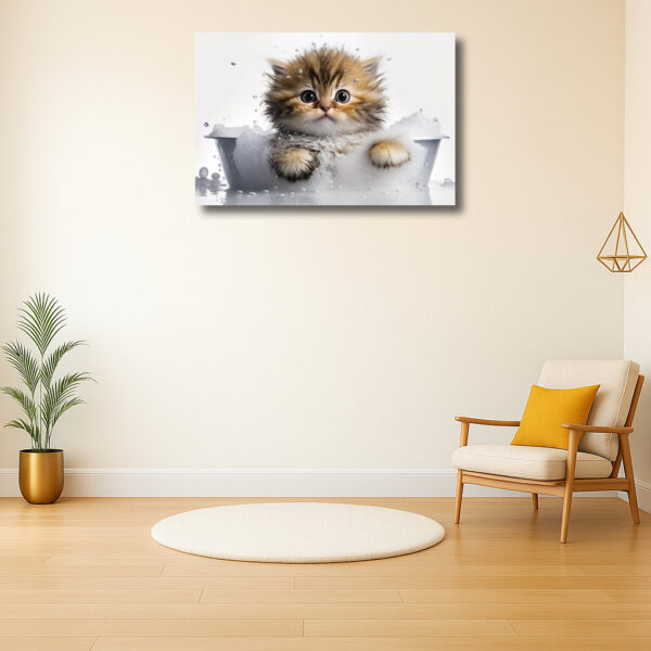 Schattige kat in bubbeltjesbad