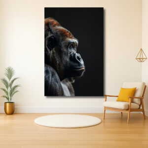 Majestueuze gorilla tegen donkere achtergrond