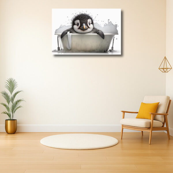 Schattige pinguïn in bad met schuim
