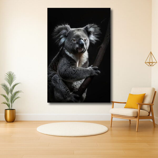 Koala op een tak in gedetailleerde close-up