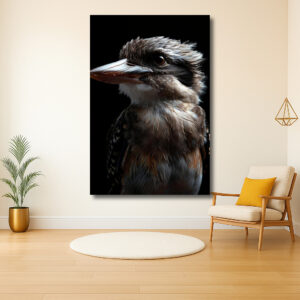 Majestueuze IJsvogel tegen een Donkere Achtergrond