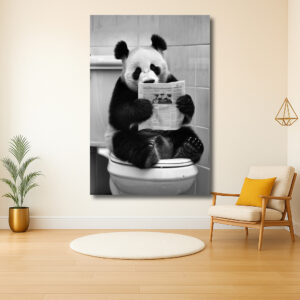 Panda leest krant op toilet