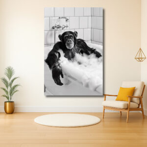 Chimpansee ontspant in schuimbad