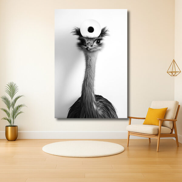 Struisvogel met toiletrol als hoed