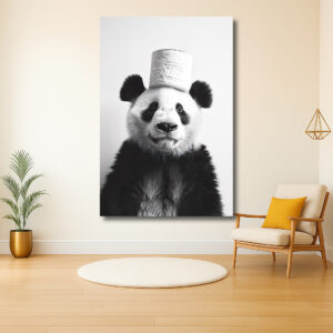 Panda met ongewoon hoofddeksel