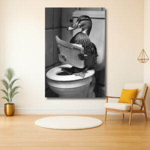 Eend leest krant op toilet