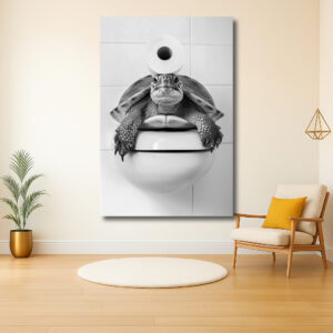Schildpad in badkamer met toiletrol