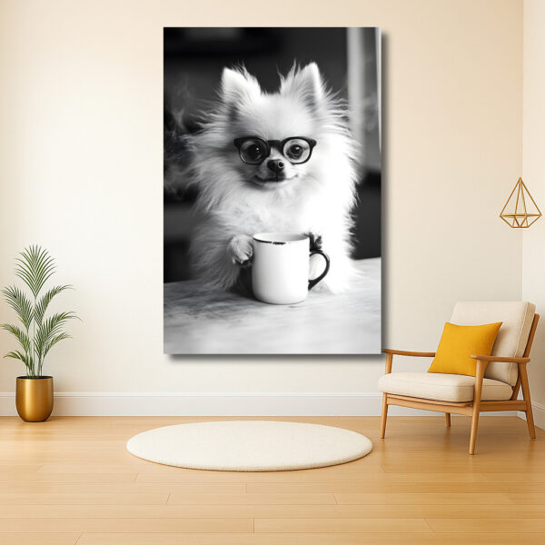 Fluffy hond met bril en een kopje koffie