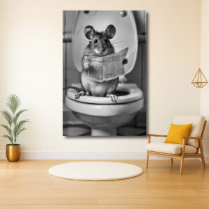Muis leest krant op toilet