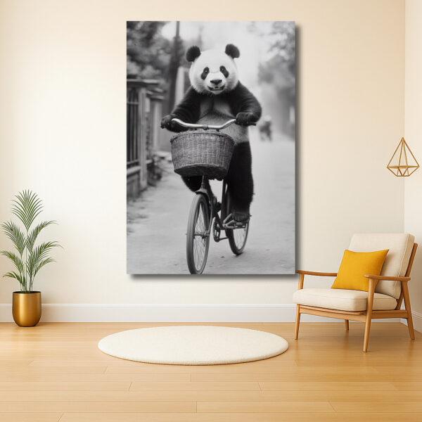 Panda op fiets in zwart-wit