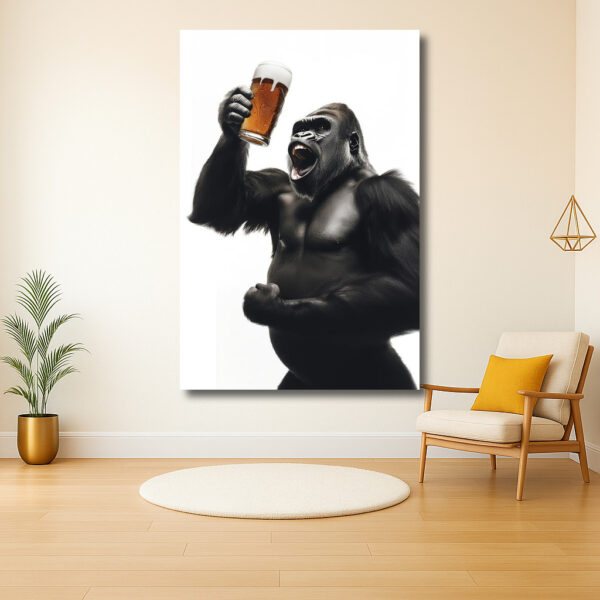 Vrolijke gorilla met een biertje