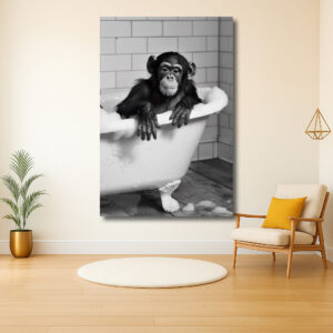 Chimpansee in een badkuip vol schuim