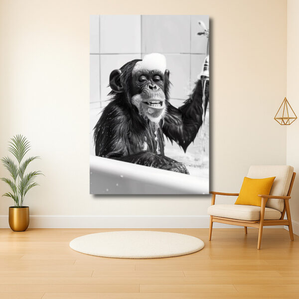 Chimpansee in het bad met schuim