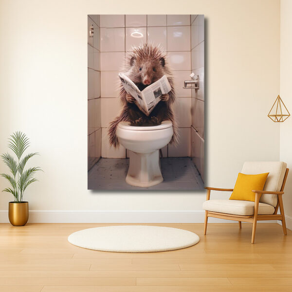 Egeltje leest krant op het toilet