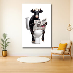 Koe leest krant op toilet