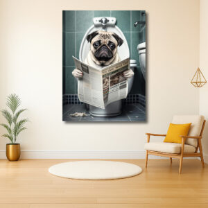 Bulldog met krant op toilet