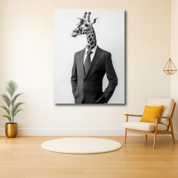 Giraffe in Stijlvolle Zakenoutfit