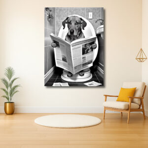 Hond leest krant op toilet