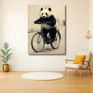 Panda op een fiets in zwart-wit