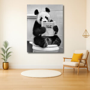 Panda leest krant op toilet