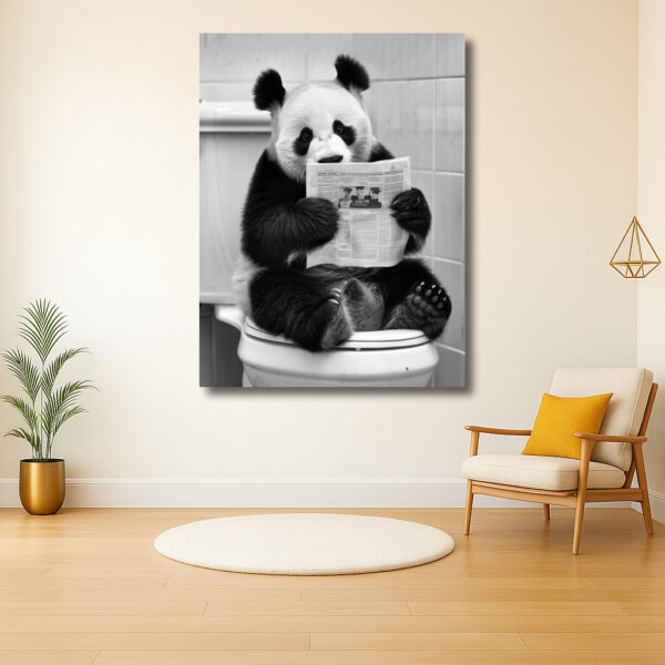 Panda leest krant op toilet