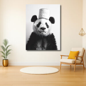 Panda met hoed van toiletpapier