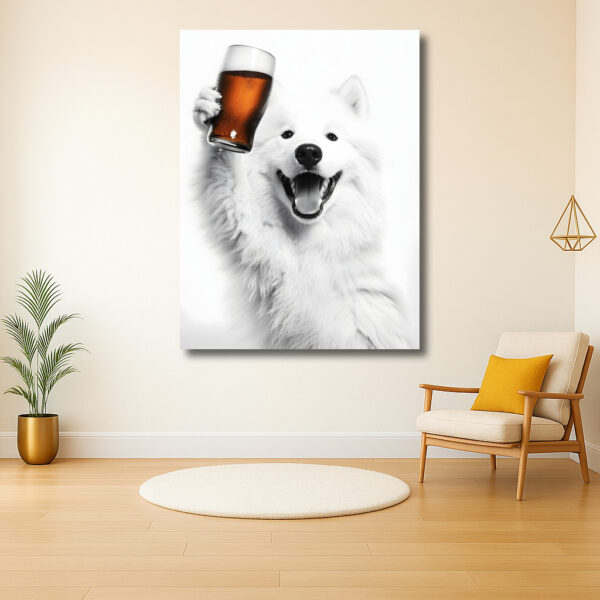 Hond houdt glas frisdrank vast