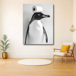 Pinguïn met toiletrol op het hoofd
