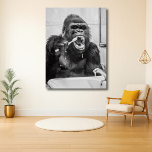 Gorilla met tandenborstel in badkamer