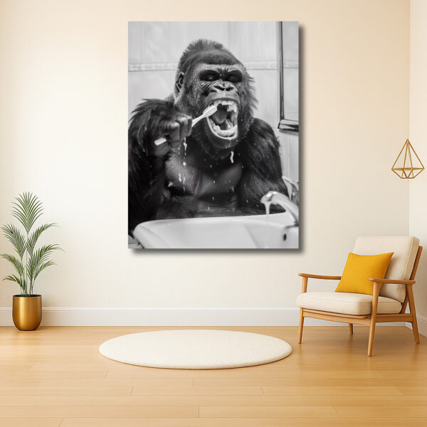 Gorilla met tandenborstel in badkamer