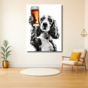Hond met glas bier in zwart-wit