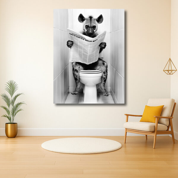 Hyena met krant op het toilet