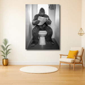 Gorilla leest krant op toilet