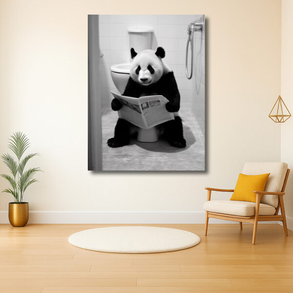 Panda leest krant op toilet