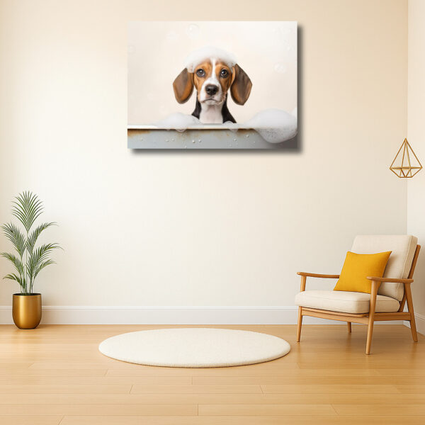 Schattige puppy in bad met schuim